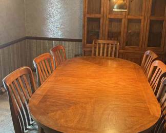  03 Dining Table With Tons Of Seating