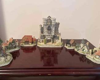 Decortive Cottage Set