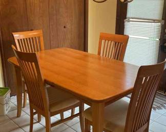 Kitchen Table And 4 Chairs