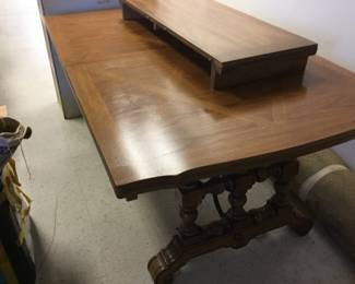 Table with leaf - free