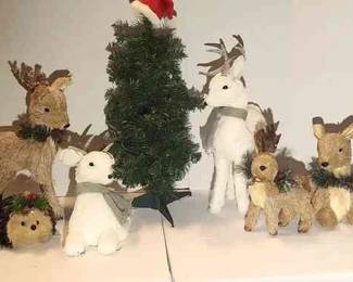 Outdoorsy Christmas Scenery Animals