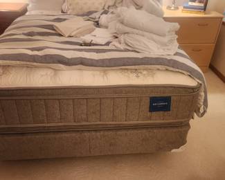 Original Mattress Factory extra long Full Size Bed
New!