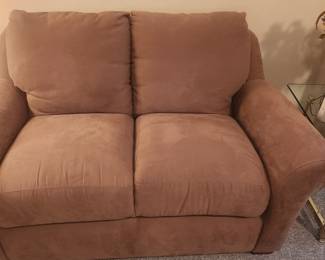 Chelsea Love Seat