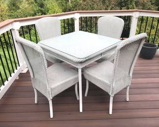 Lloyd Flanders wicker table with 4 chairs