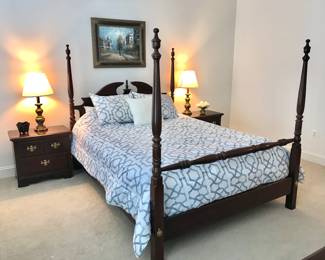 Bedroom suite by Thomasville - 4-Poster Queen Bed, Pair of 2-Drawer Side Tables, Tall Dresser, Long Dresser with Mirror