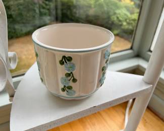 Rubens Hand Painted Planter White with Rows of Blue Flowers - Made in Japan