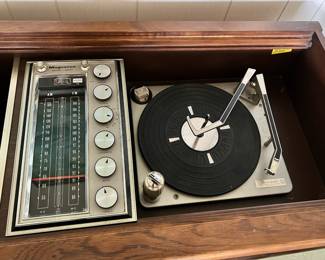 Magnavox Astro - Sonic Stereo Cabinet/Console