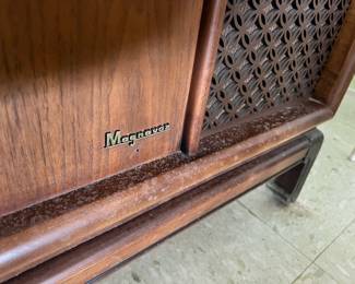 Magnavox Astro - Sonic Stereo Cabinet/Console