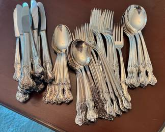 WM Rogers Extra Plate Silver Plate Magnolia Inspiration Flatware Set