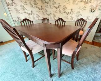 Traditional Federal Style Dining Table, 6 Federal Style Dining Chairs