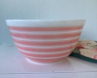 PYREX 1-1/2 Pint Pink Striped Bowl