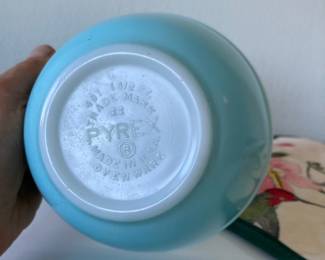 PYREX 1-1/2 Pint Light Blue American Design Mixing Bowl