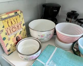 Set of 3 Kobe Enamel Nesting Bowl with Floral Design