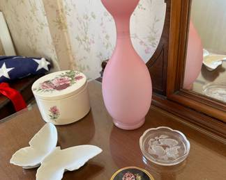  Butterfly Trinket Dish, Floral Needlepoint Make Up Compact, Crystal Wine Coaster with Fruit Design