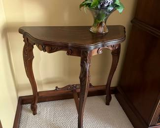 Demi lune table