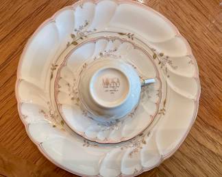 Beautiful Mikasa China set "Monticello" gold rim with subtle floral motif service for 12
