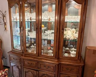 Thomasville China hutch