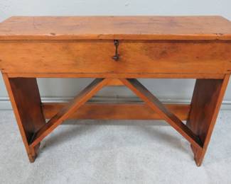 Primitive lift top bench