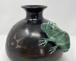 E. Mateos Handmade Mexican Black Pottery Iguana Vase - Signed