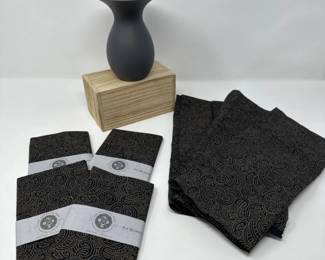 The Stitching Post NZ Black & Tan Fat Quarters Fabric & Vase