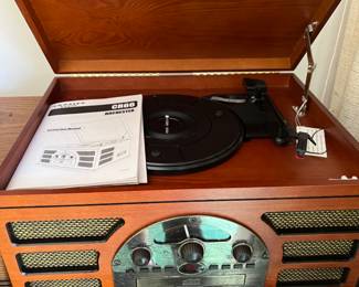 Crosley record player, CD, radio 