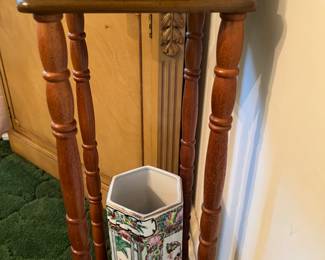Asian items, nice narrow stand