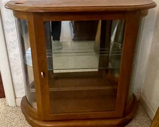 $80 Small curio cabinet 29Hx36Wx12D
