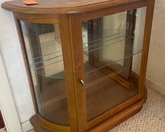 $80 Small curio cabinet 29Hx36Wx12D