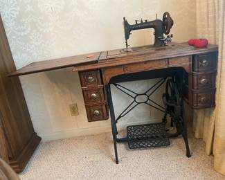 $150 Antique sewing machine 