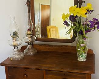 $195 Vanity/chest with swivel mirror 3'Wx5'5"x18'D
