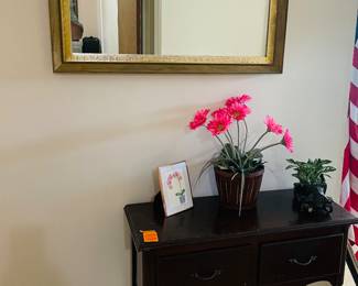 $50 Small table 2 drawers 33Wx14Dx28H
