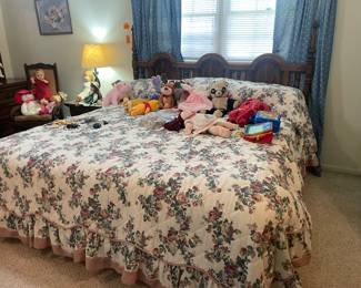 $180 Burlington House furniture Lexington NC
King size bed & chest 28Lx16Dx22H
