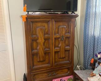 $120 Tall chest wood, missing 2 hardware 19Dx40Wx59
