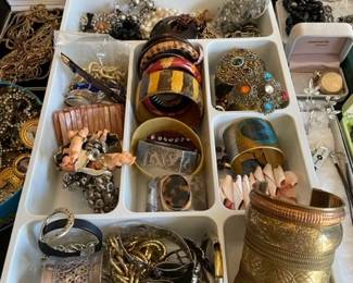HUGE SELECTION OF JEWELRY!!