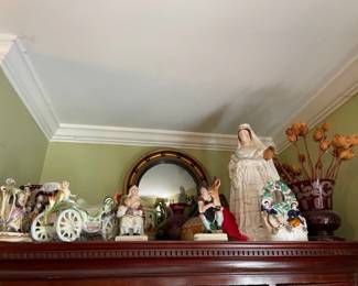 Vintage porcelain items.