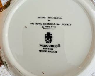 ‘The Royal Horticulture Society’ Wedgwood vases