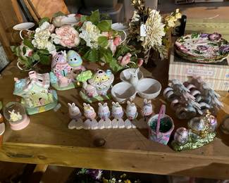 Easter Items (basement)