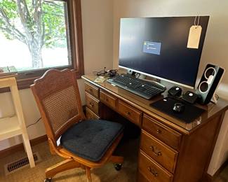 HP large Monitor, large letters/numbers Tri Color Keyboard, speakers, Desk and Oak Swivel Chair 