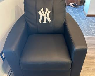 Dreamseat custom Yankee Logo Chair