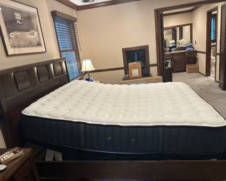 Sterns and Foster queen mattress with queen adjustable base