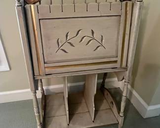 This is such a unique magazine rack.  Would be great in an office, or bedroom.