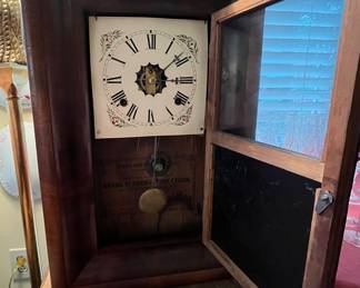 Yes!  It works!  Both clock keys are with the clock.