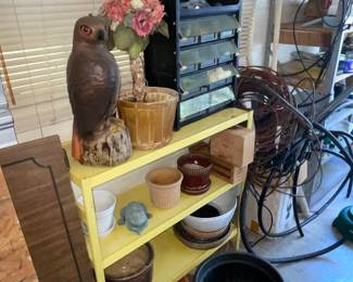 Even the sweet little metal vintage shelve!