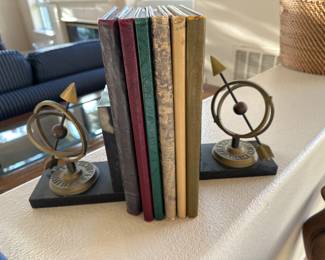 $58.00  Bronze Armillary Sphere Sundials Arrow on marble slabs.
 Bookend  globes pivot so the arrow can be re-directed. 
7.5" x 4" x 5"  c. 1970