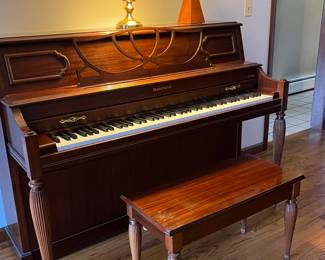 BALDWIN UPRIGHT PIANO