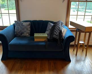 BLUE LOVE SEAT