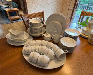 DINNERWARE SET