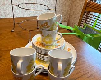 DINNERWARE SET