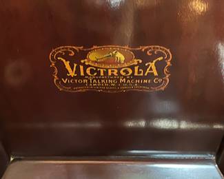 VICTROLA RECORD PLAYER