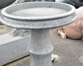 Medium size birdbath